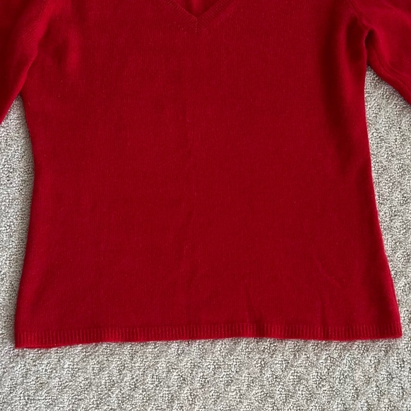 Ann Taylor Women's Cashmere V-Neck Sweater Red Med Cozy Soft Winter Holidays - Picture 3 of 8